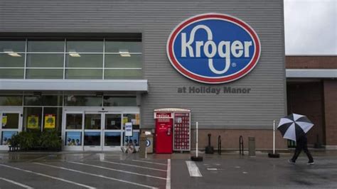 Kroger understands this and remains open on Independence Day. . What time does kroger close